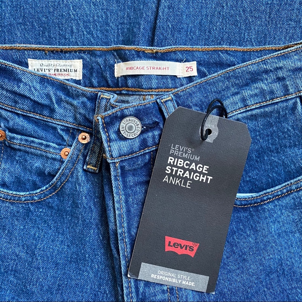 Levi’s Ribcage Jeans